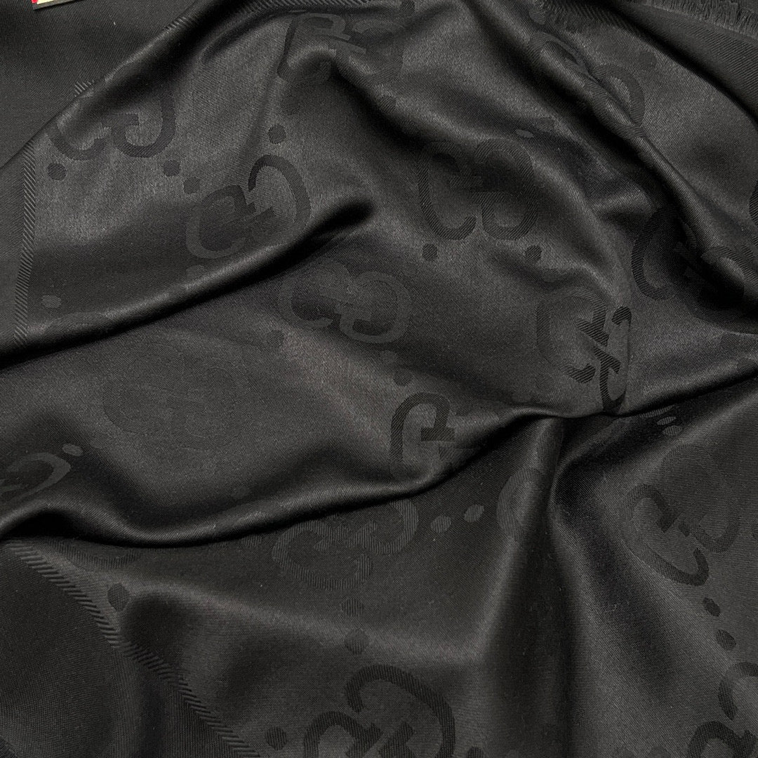 GUCCI 黑色大方巾 60%桑蠶絲 40%羊毛 140x140cm
