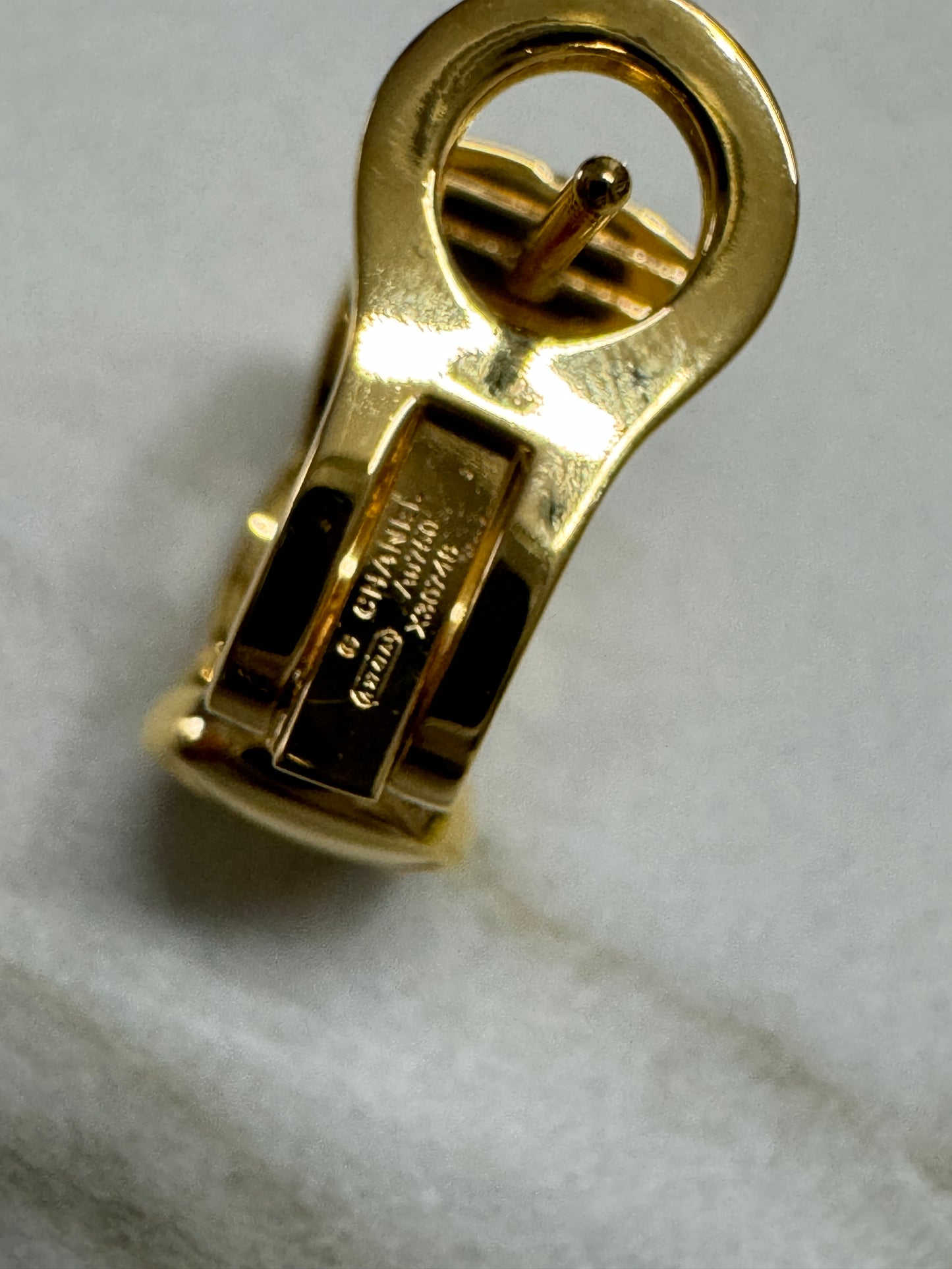 CHANEL Coco Crush 金色耳環