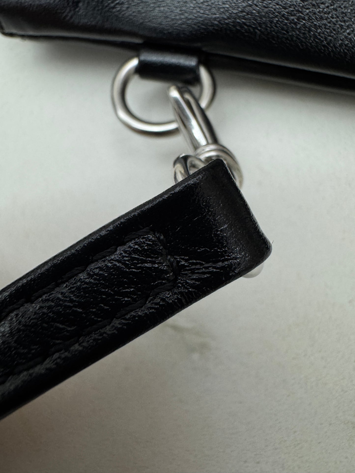 CHANEL 22Bag 黑銀 Medium
