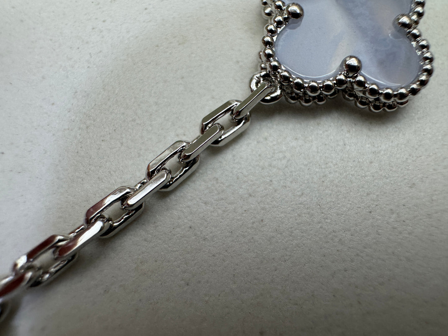 VCA Vintage Alhambra 五花藍玉髓手鏈