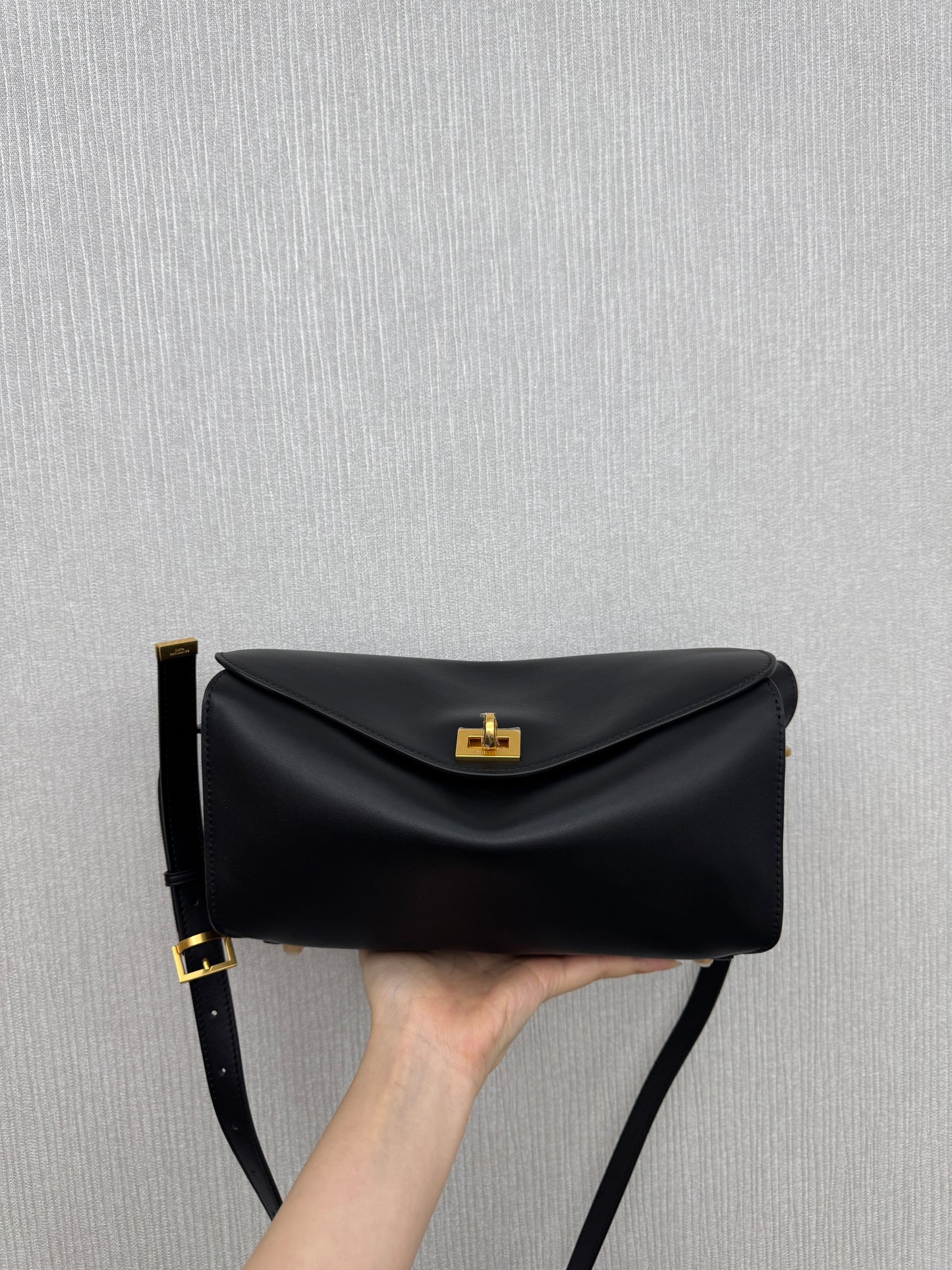BALENCIAGA Le 7 Hobo