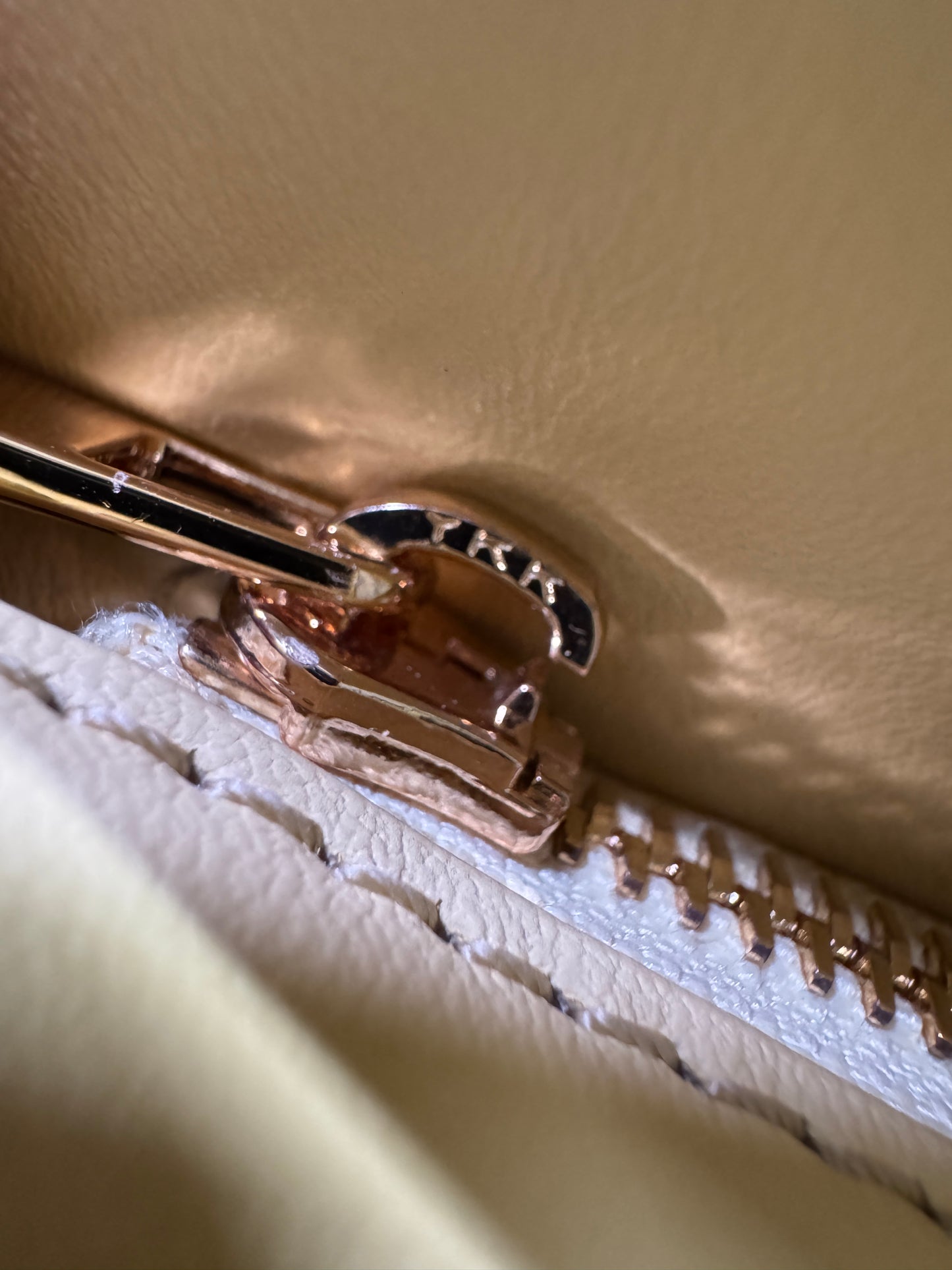 LOEWE Puzzle Small 香草黃