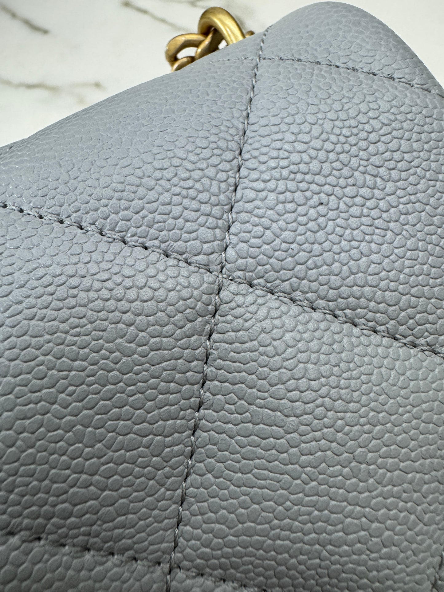 CHANEL 愛心金球 灰色 Mini Flap Bag 20cm