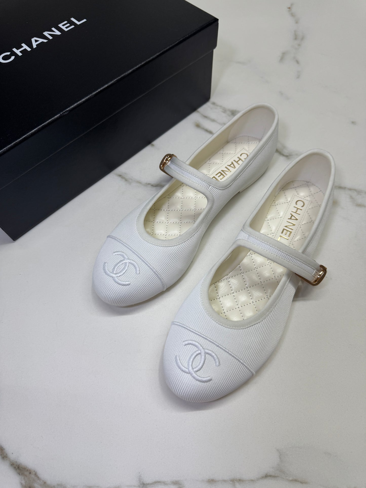 CHANEL 24S Runaway Mary Jane 娟布白色