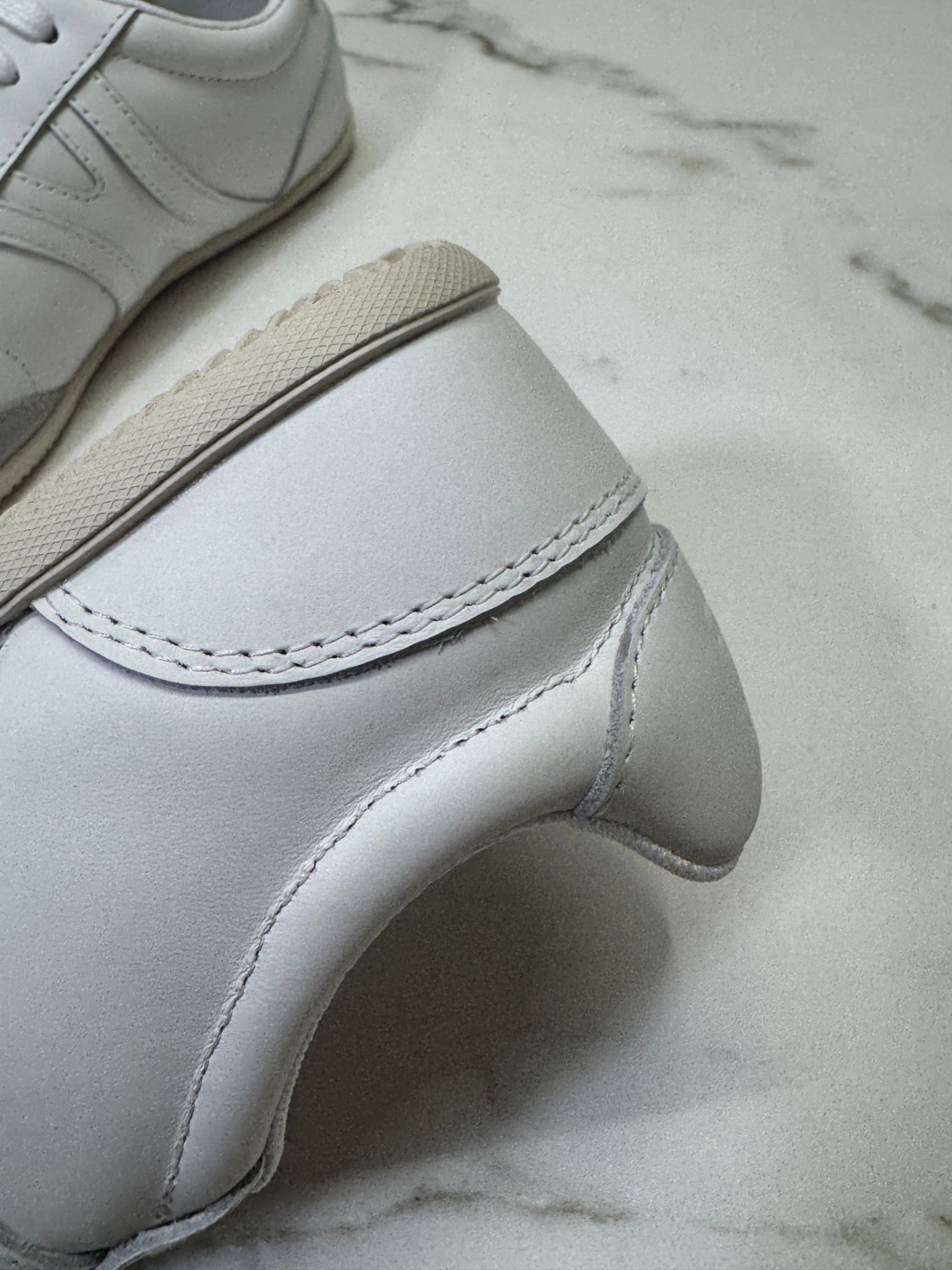 CELINE 德訓小白鞋