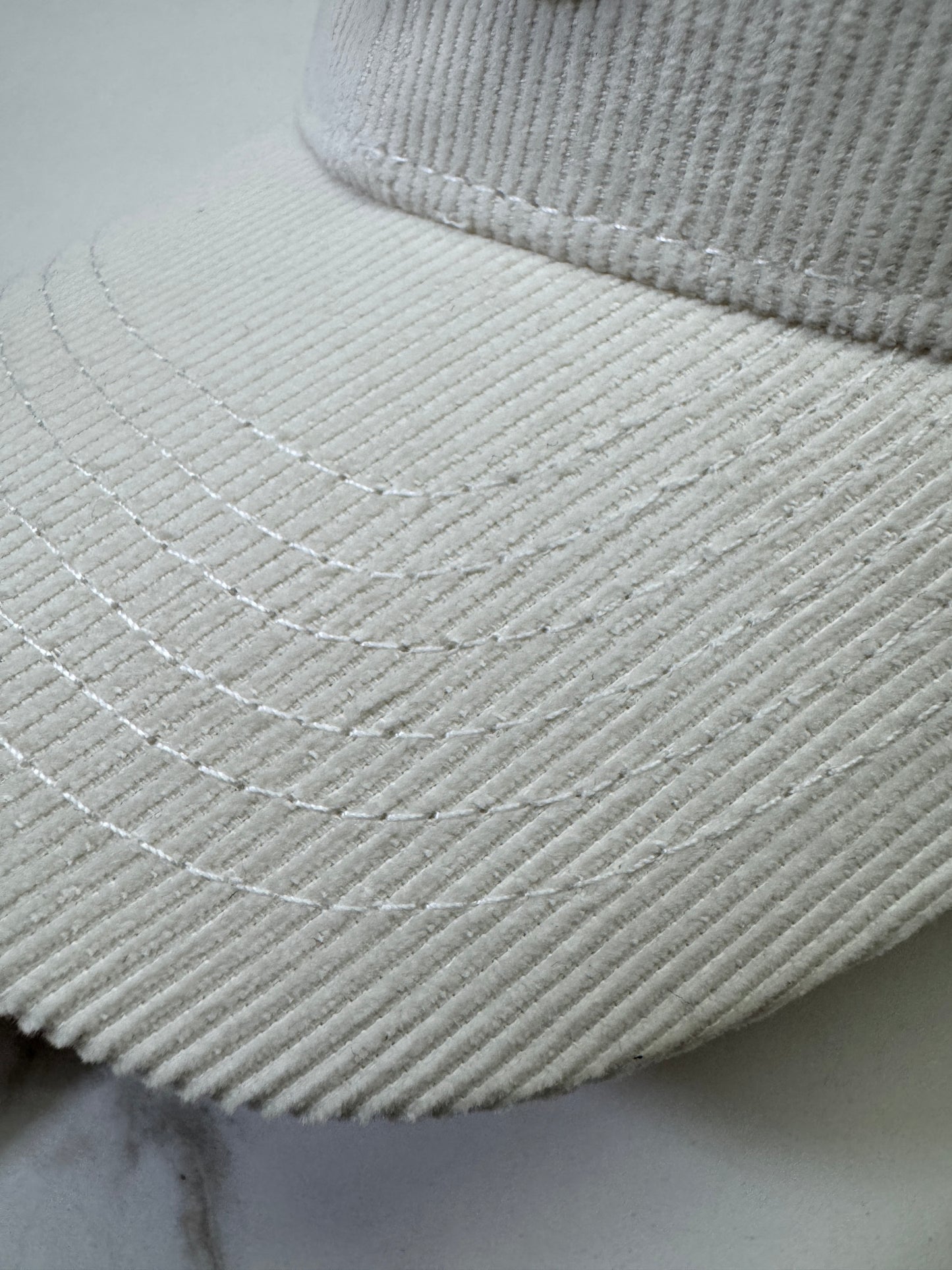 CELINE 凱旋門鴨舌帽 燈芯絨白色