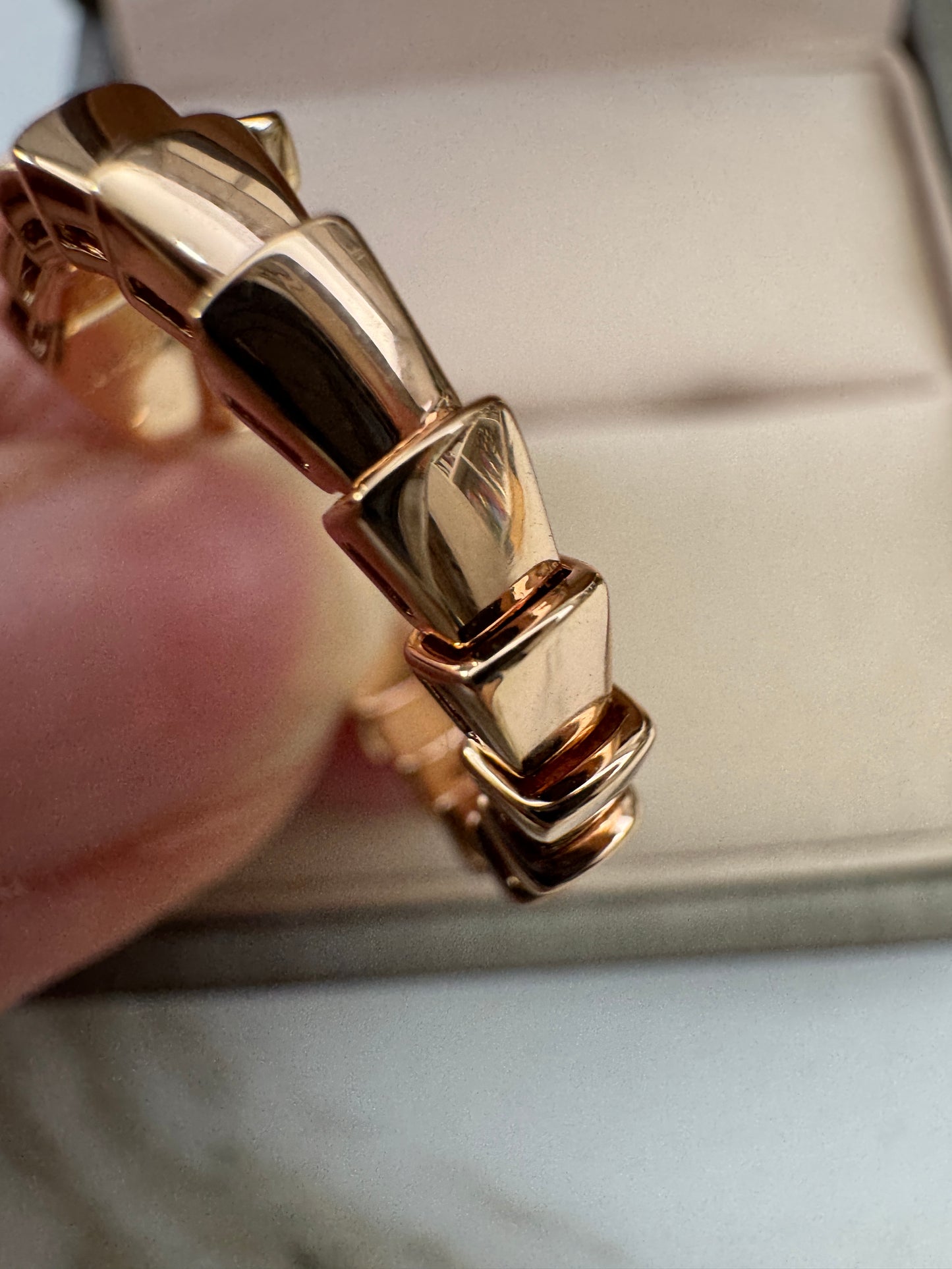 BVLGARI Serpenti 蛇骨戒指 玫瑰金