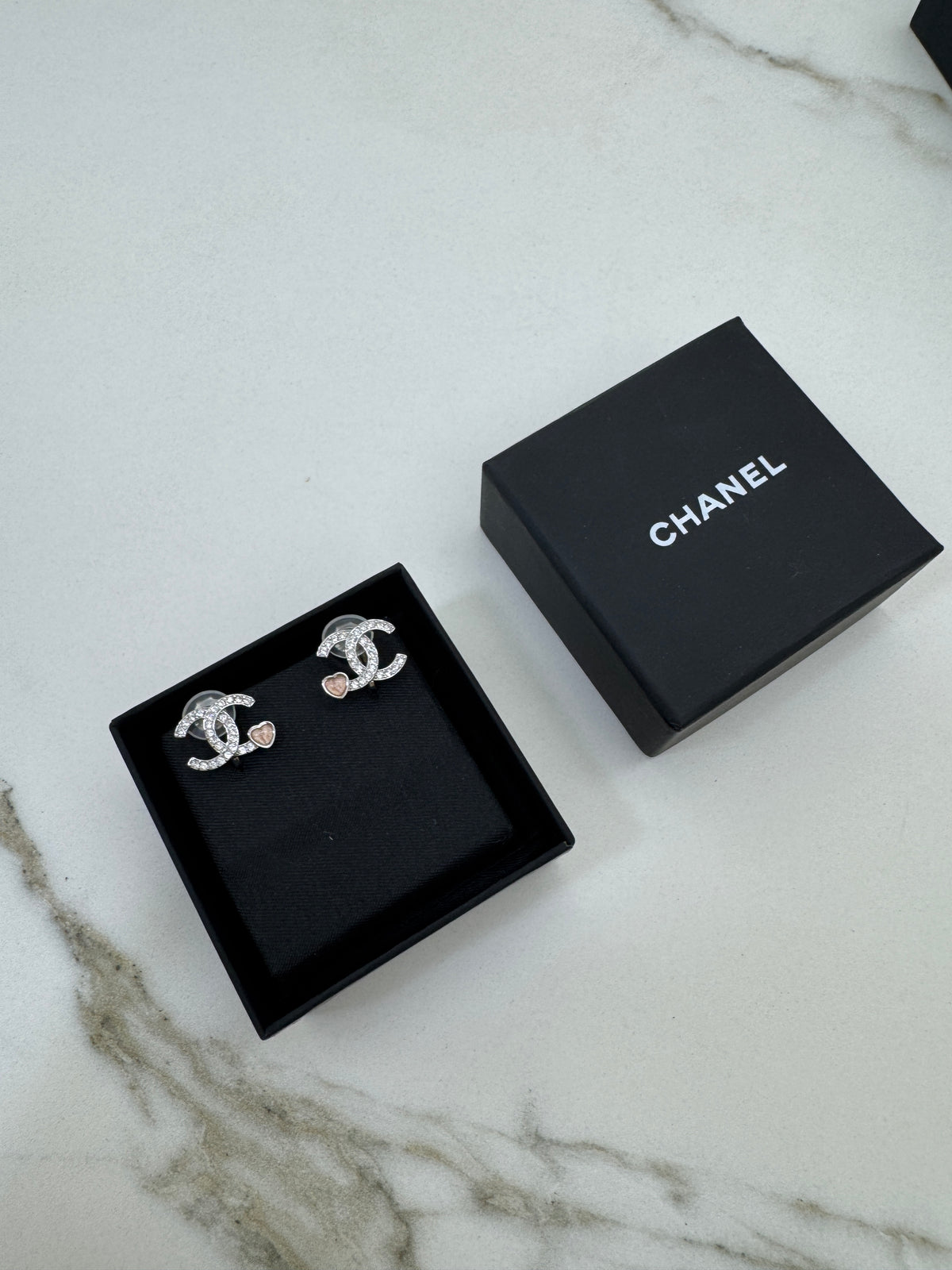 CHANEL 25P 粉色小愛心耳夾