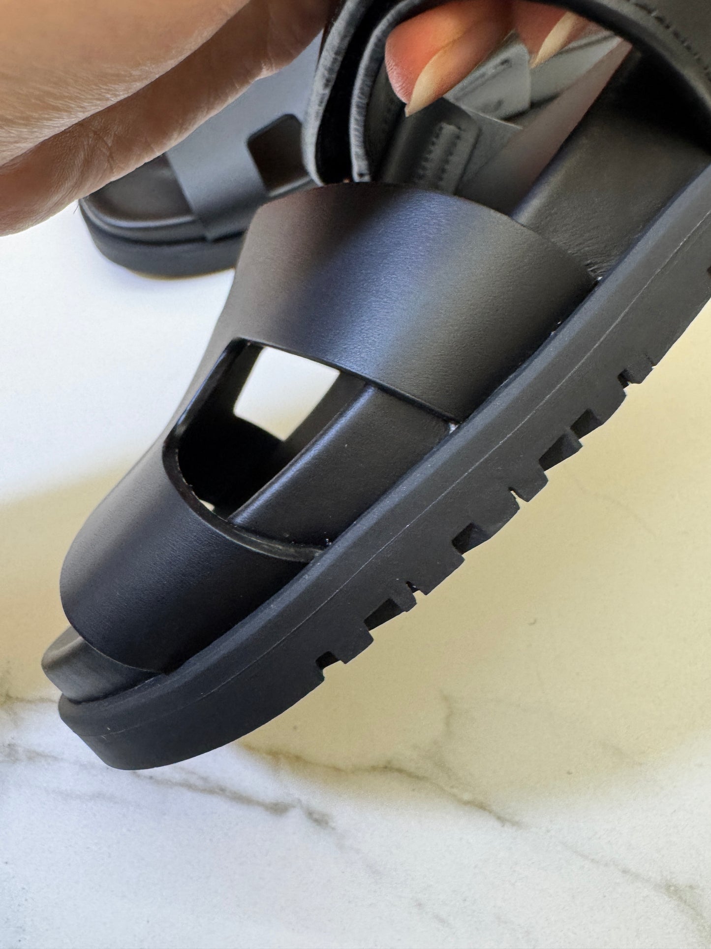 HERMES Chypre Sandal 黑色