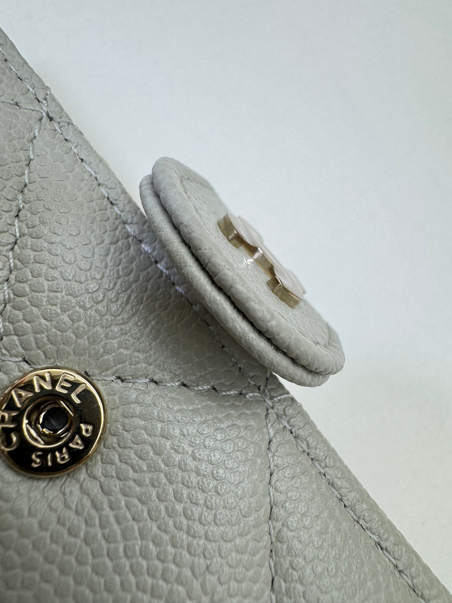 CHANEL Passport Holder 淺灰