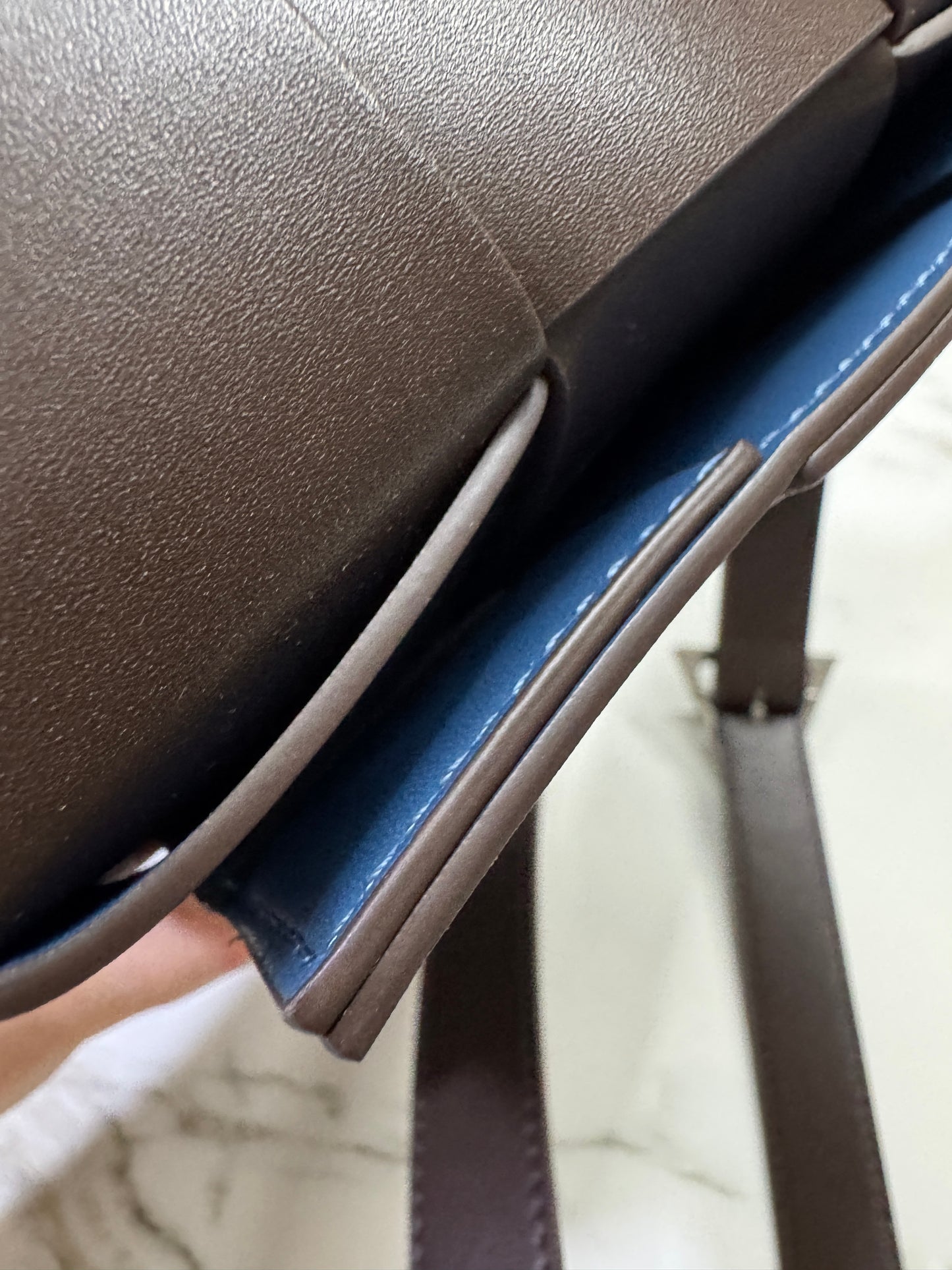 BV Cassette 巧克力棕內拼海洋藍