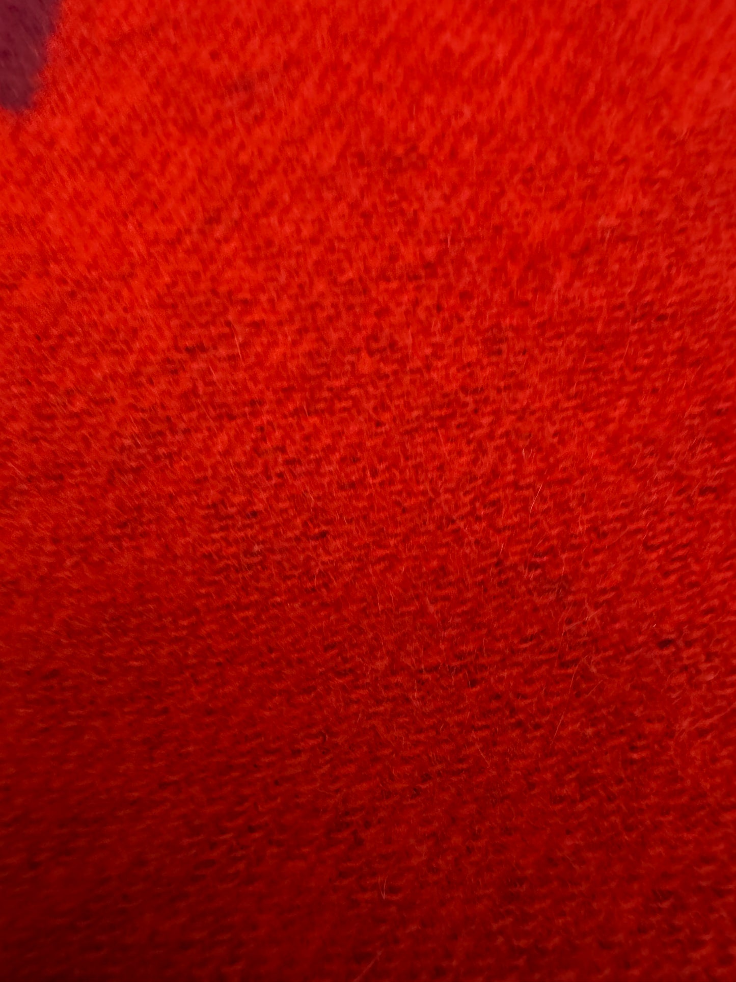 LV Reykjavik Scarf 100% Cashmere Rubis