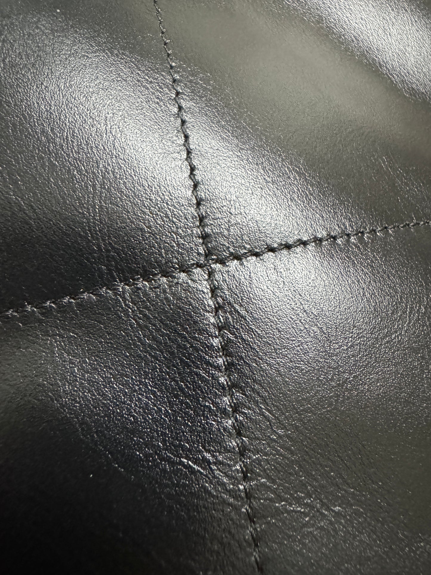 CHANEL 22 Bag Large So Black