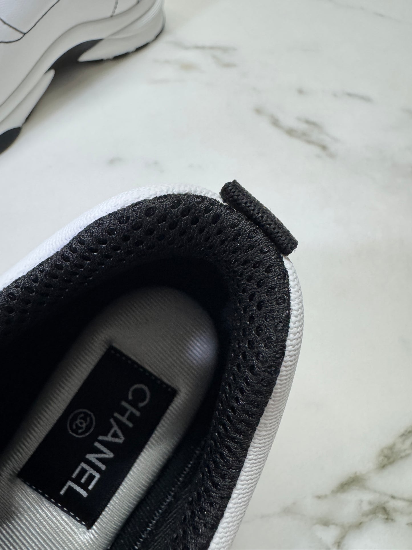 CHANEL 25C漫畫運動鞋