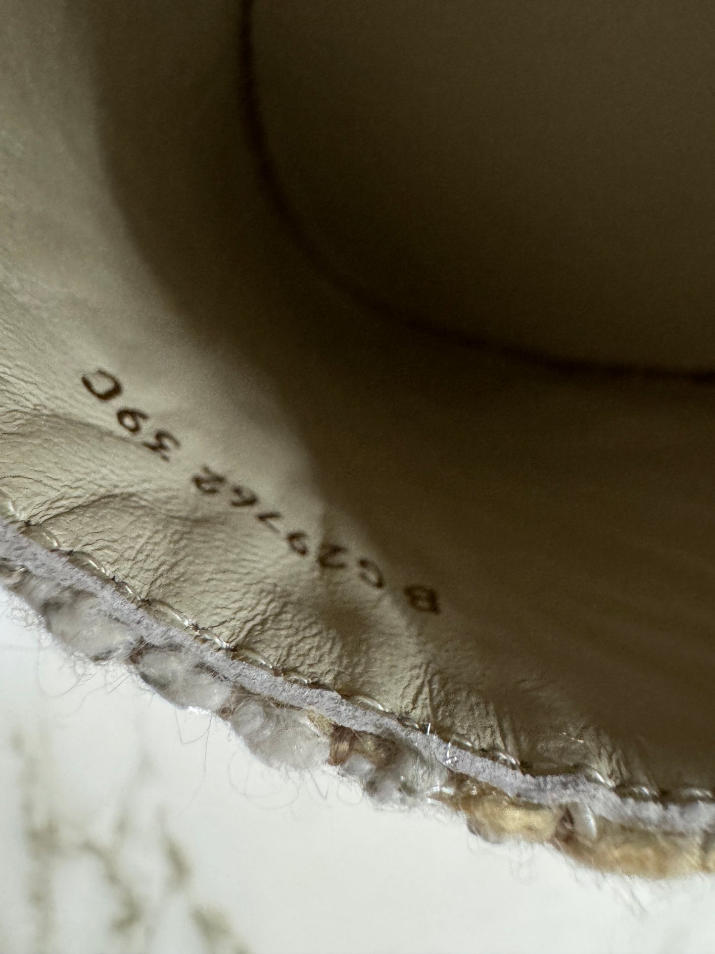 CHANEL 淺杏色軟呢漁夫鞋