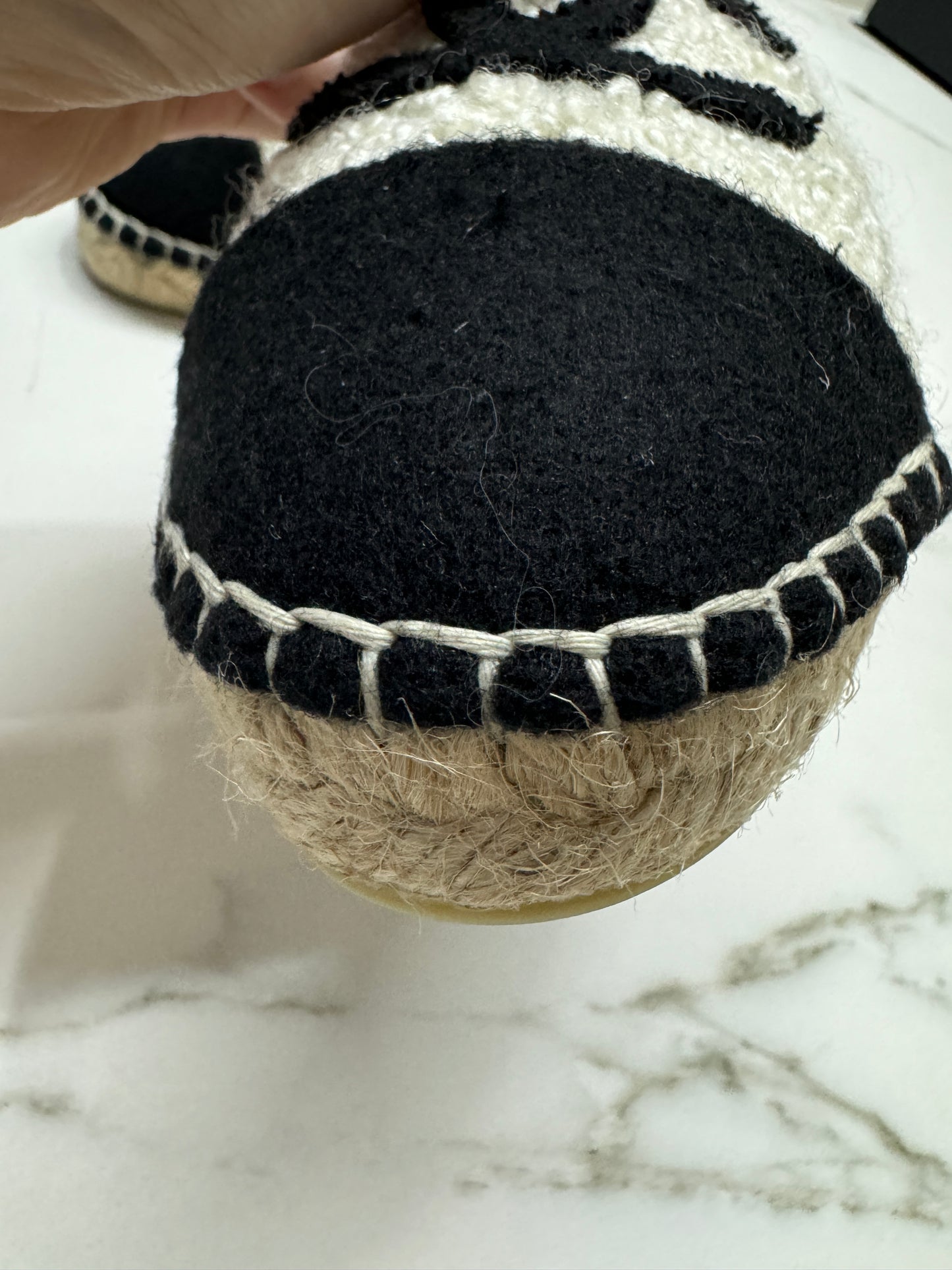 CHANEL 22A 黑白熊貓漁夫鞋