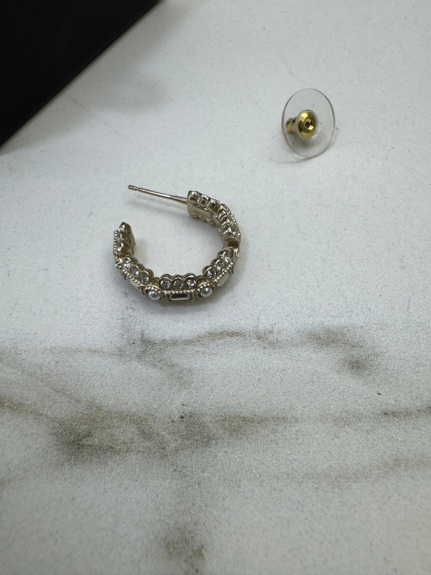 CHANEL 22B 圈型水鑽形珠耳環