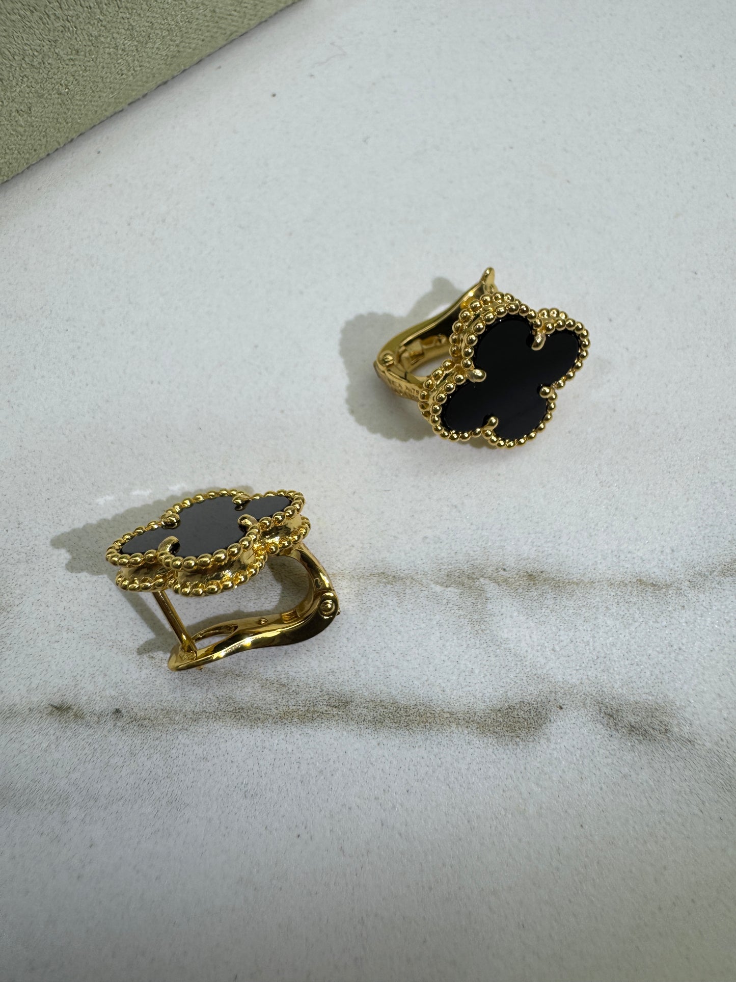 VCA Vintage Alhambra Earrings 黑玉髓