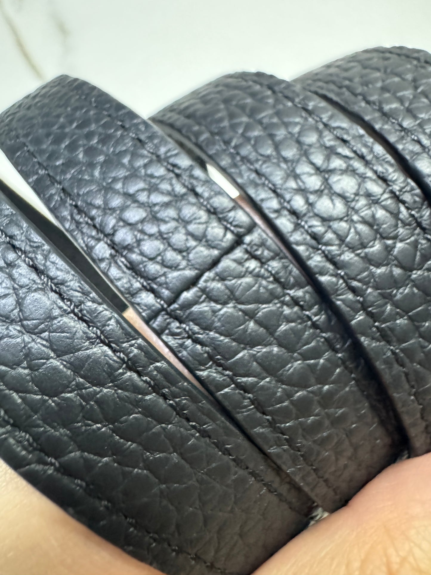 THE ROW Marguax 12 黑銀荔枝紋