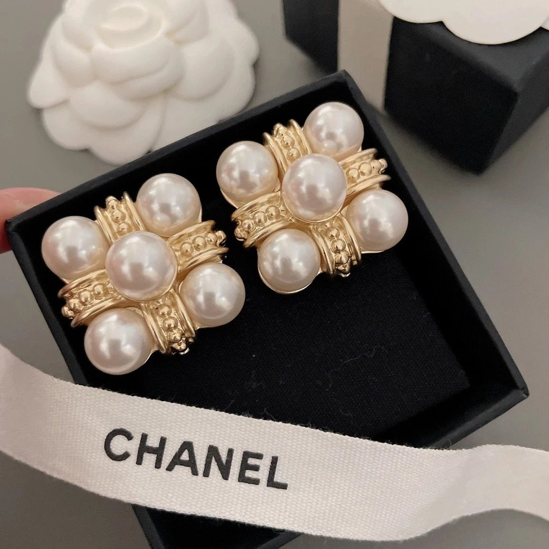 CHANEL 耳夾款
