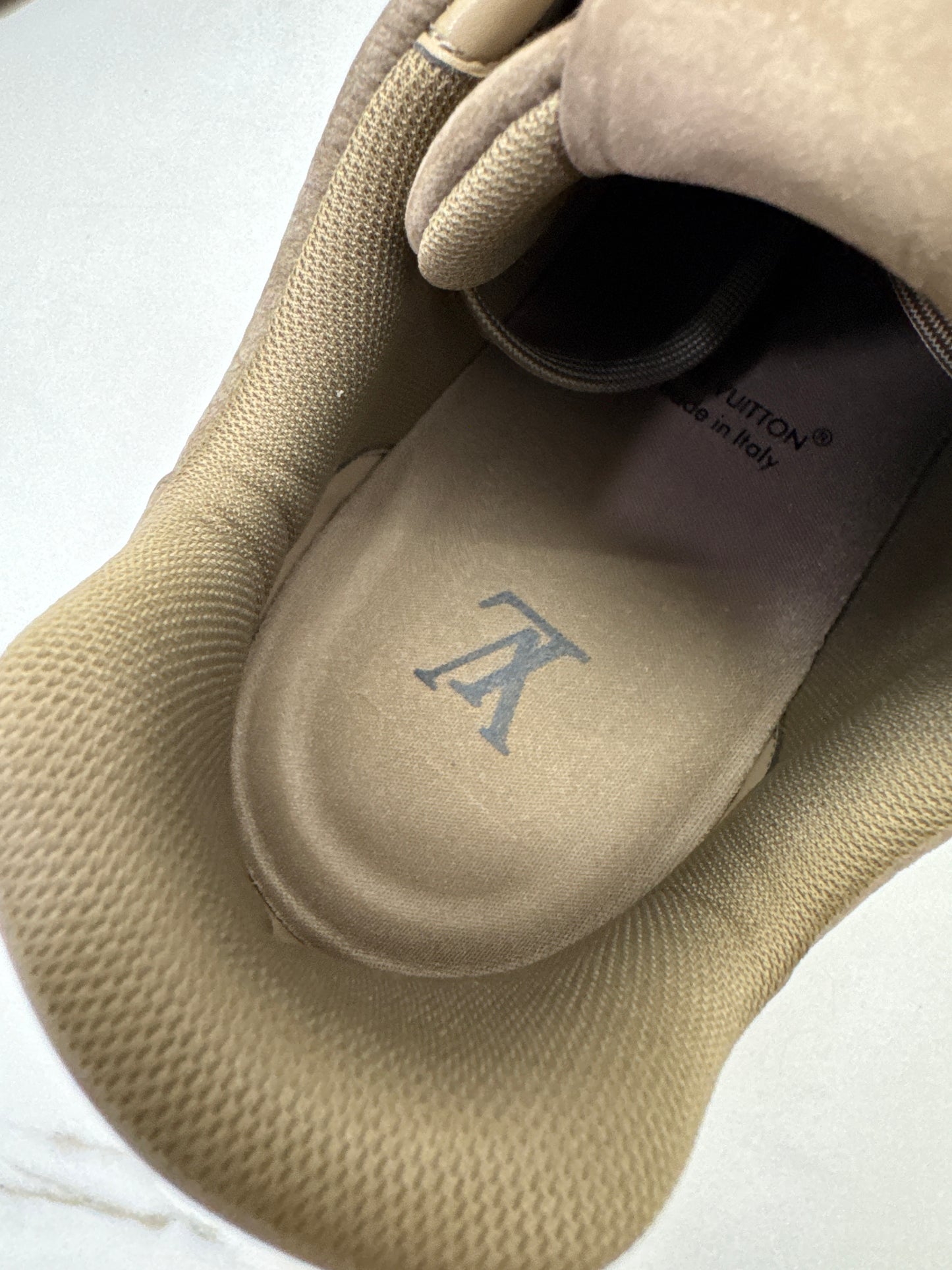LV Trainer 大象灰 1AH618