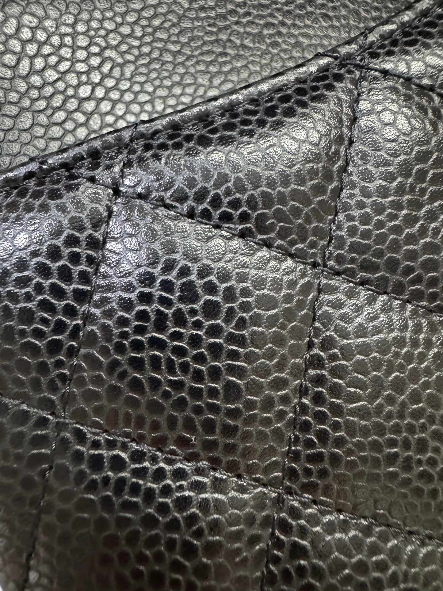 CHANEL CF25 Medium 黑金牛 舊版身份卡(專門店可查碼 Real ID Code 假一賠10 【LAST ONE】Caviar GHW