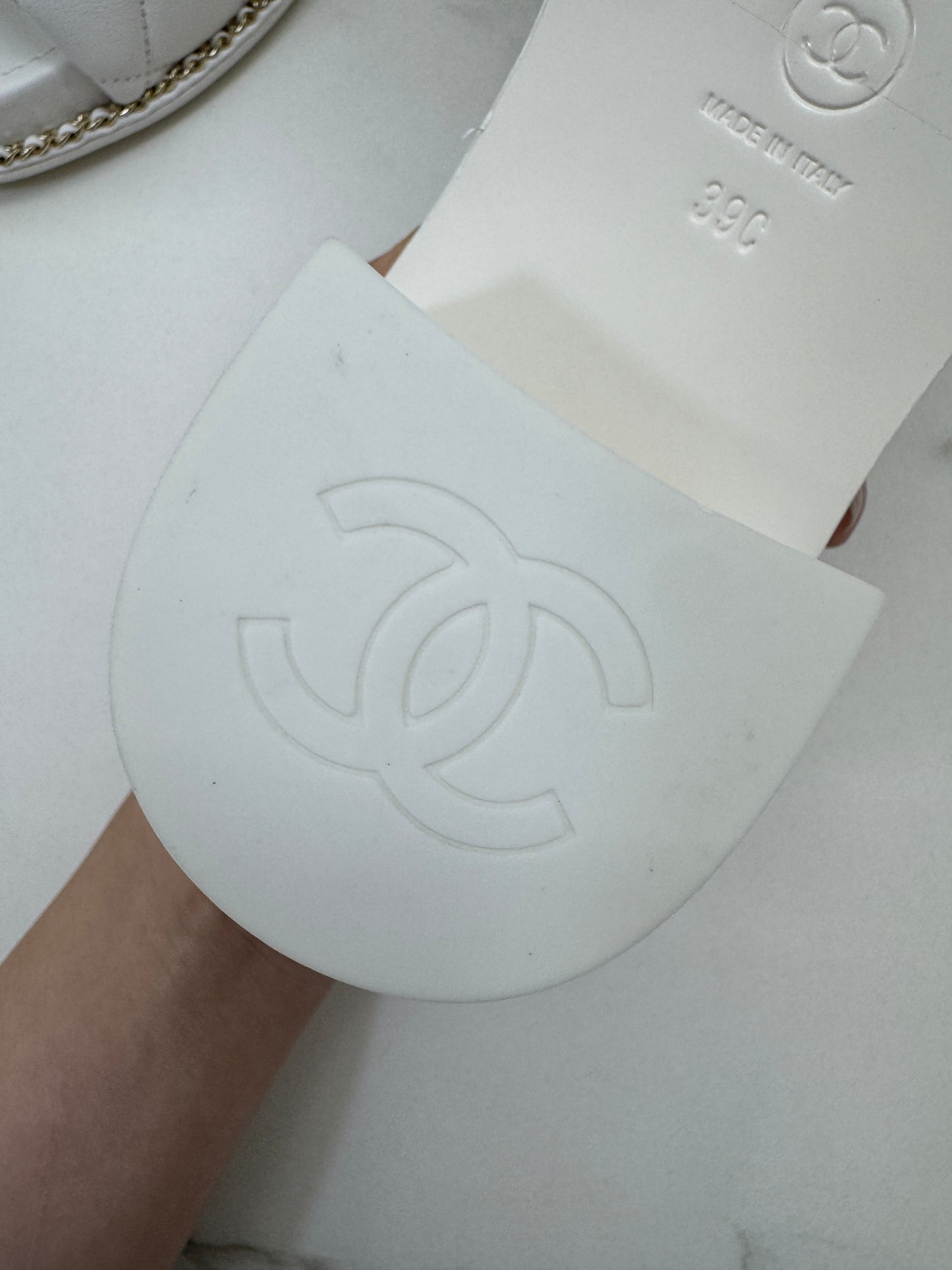 CHANEL 25P 粗跟拖鞋 白色