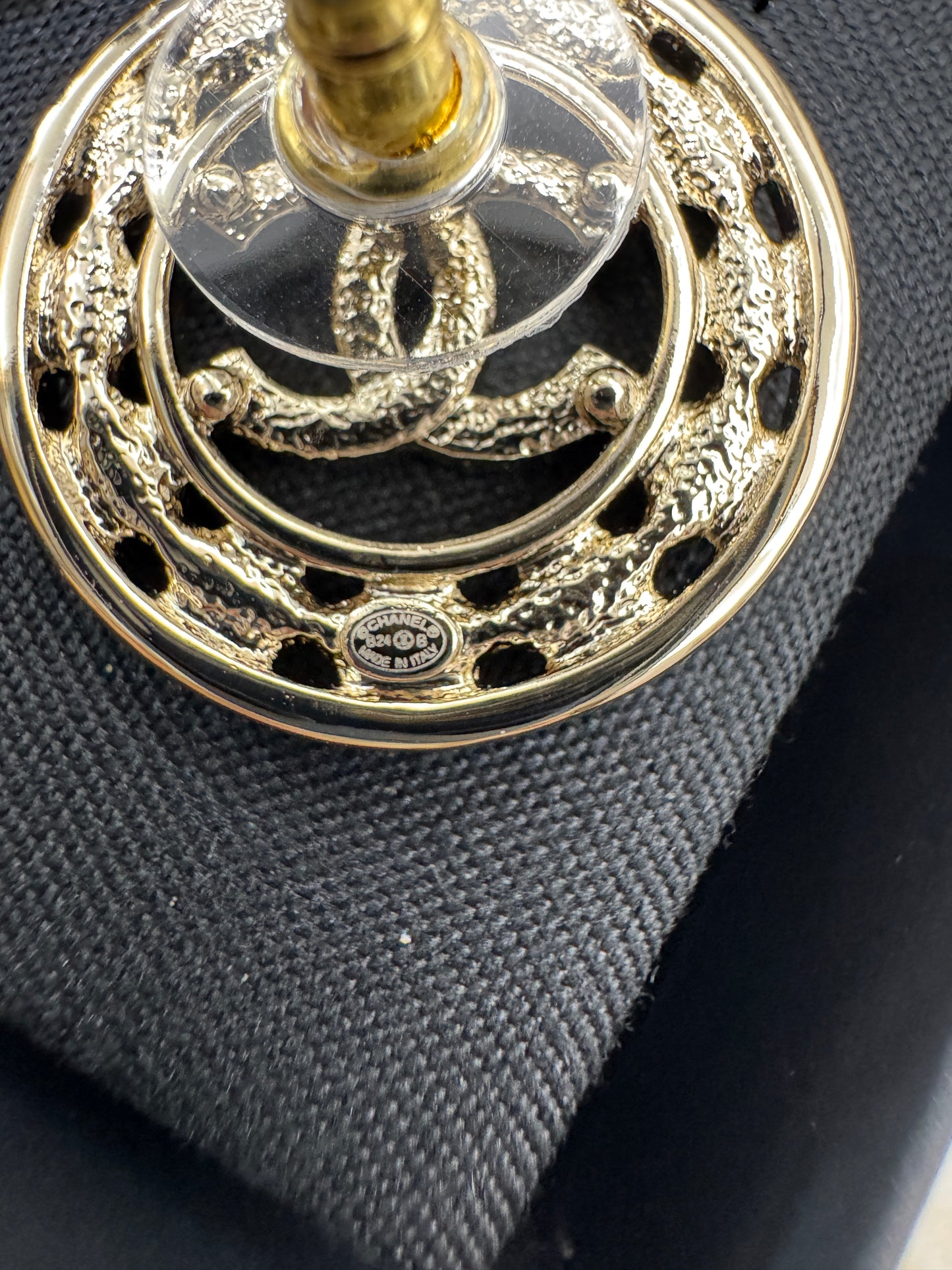 CHANEL 24B 圓形鏤空水鑽耳環