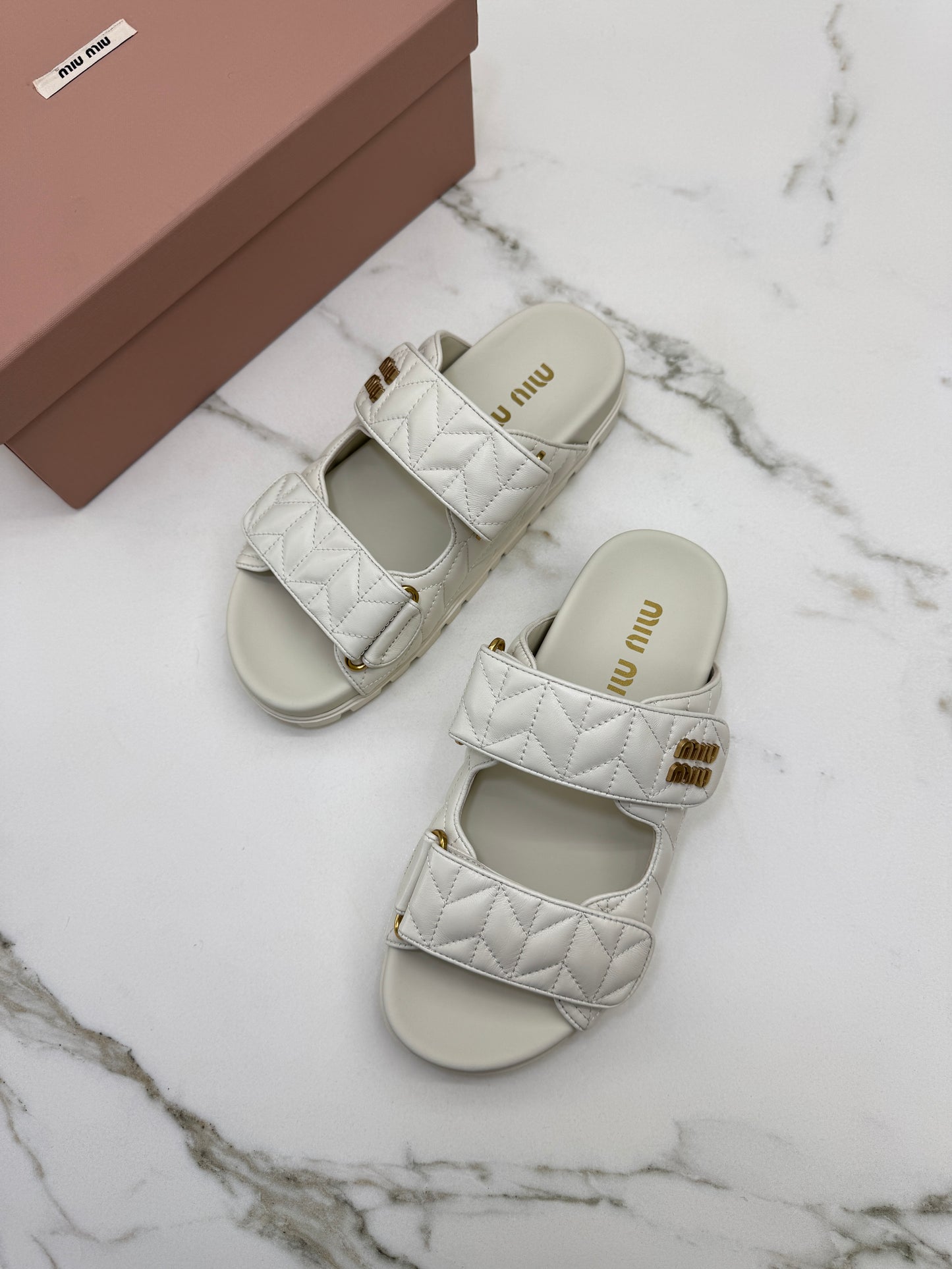 MIU MIU 魔術貼涼鞋 米白色羊皮