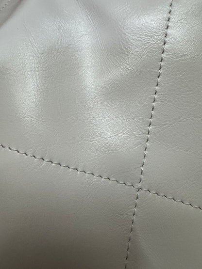 CHANEL 22 Bag Medium 白銀