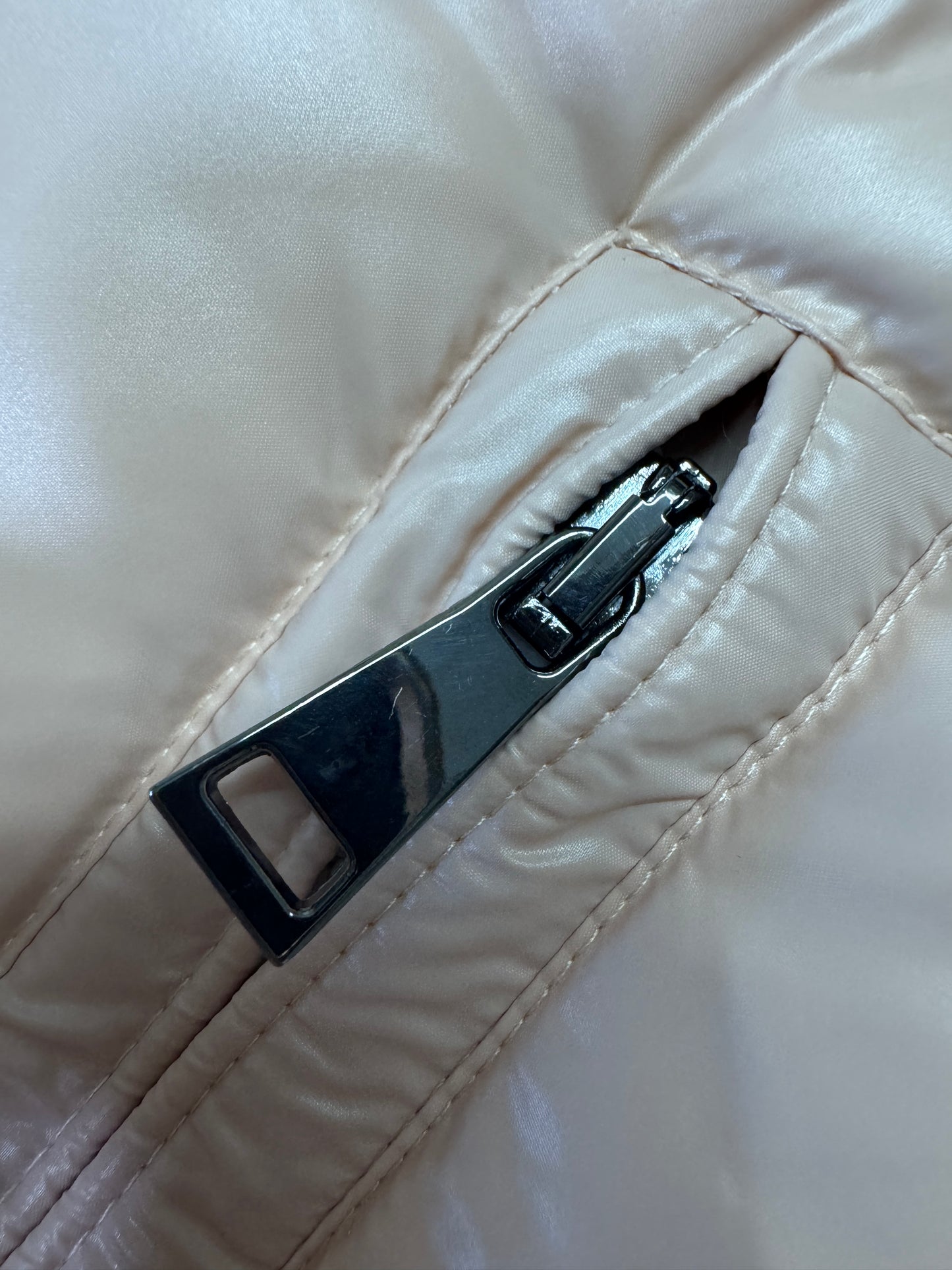 Moncler Maya 70 羽絨 光面淺粉紅色