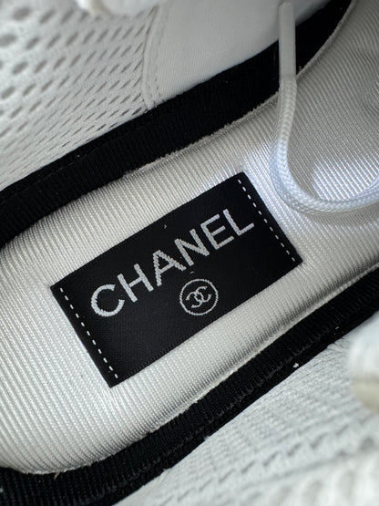 CHANEL 25A 淺金色運動鞋