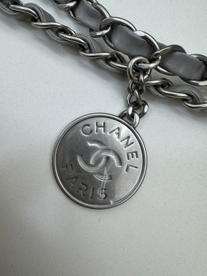 CHANEL 22 Bag Medium 23C淺灰色銀扣