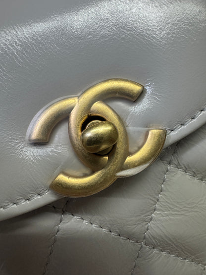 CHANEL 25C Kelly 奶灰色 Incas亮面小牛皮