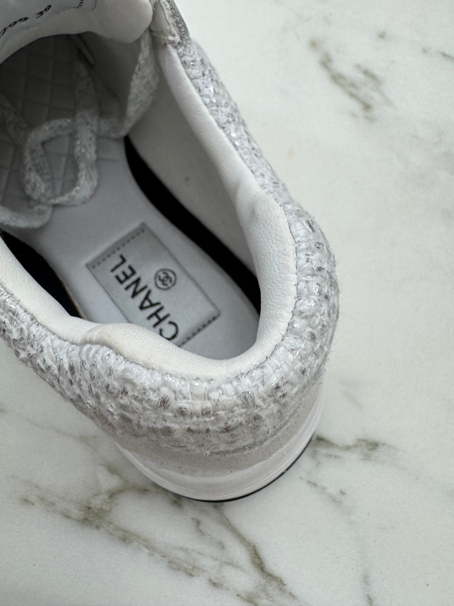 CHANEL 銀白色粗花呢Tweed Sneakers