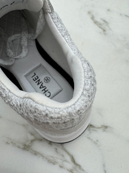 CHANEL 銀白色粗花呢Tweed Sneakers