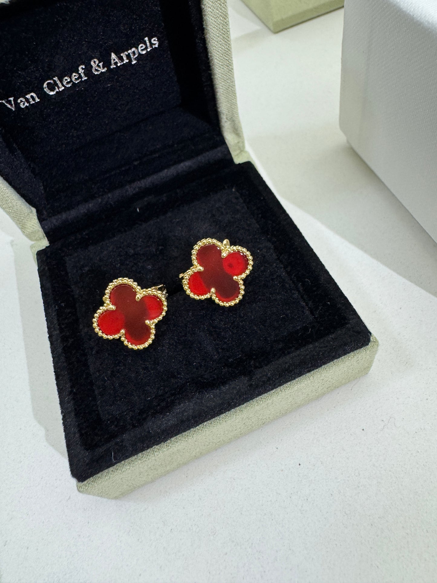 VCA Vintage Alhambra Earrings 紅玉髓