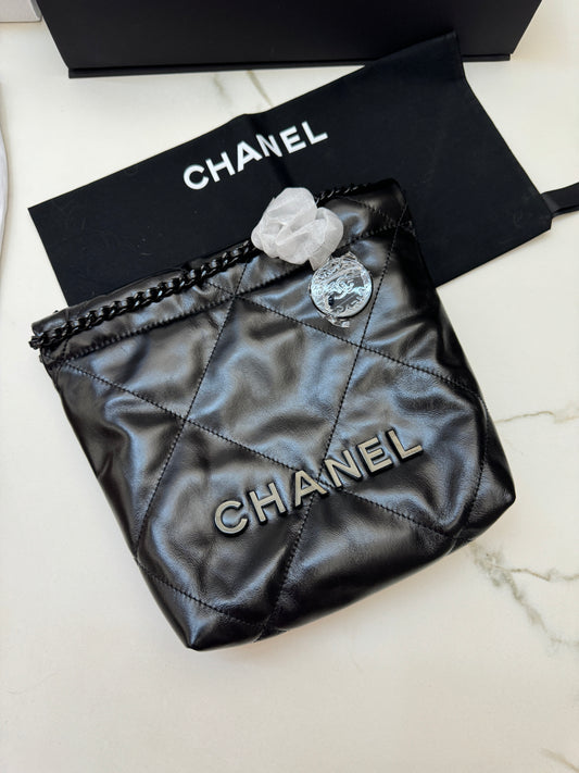 CHANEL mini 22 so black