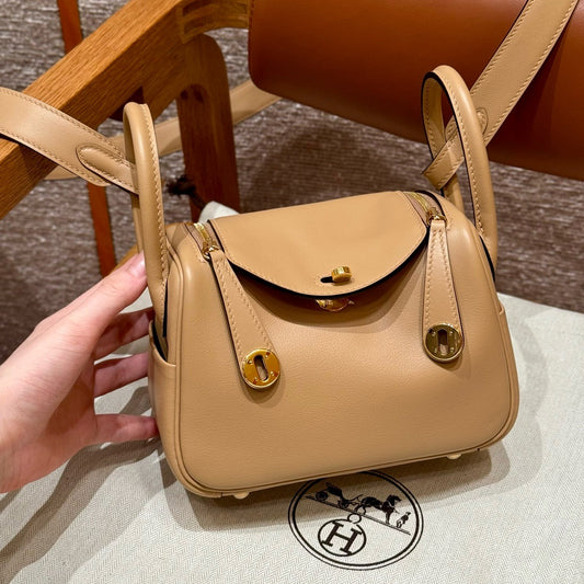 HERMES Mini Lindy 奶茶色內拼錦葵紫 swift 金扣