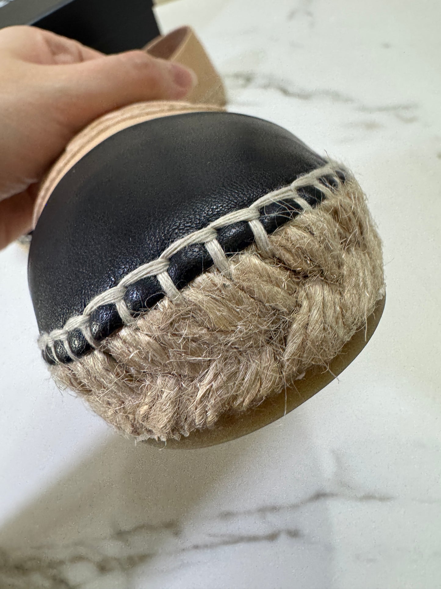 CHANEL 全皮漁夫鞋 杏拼黑