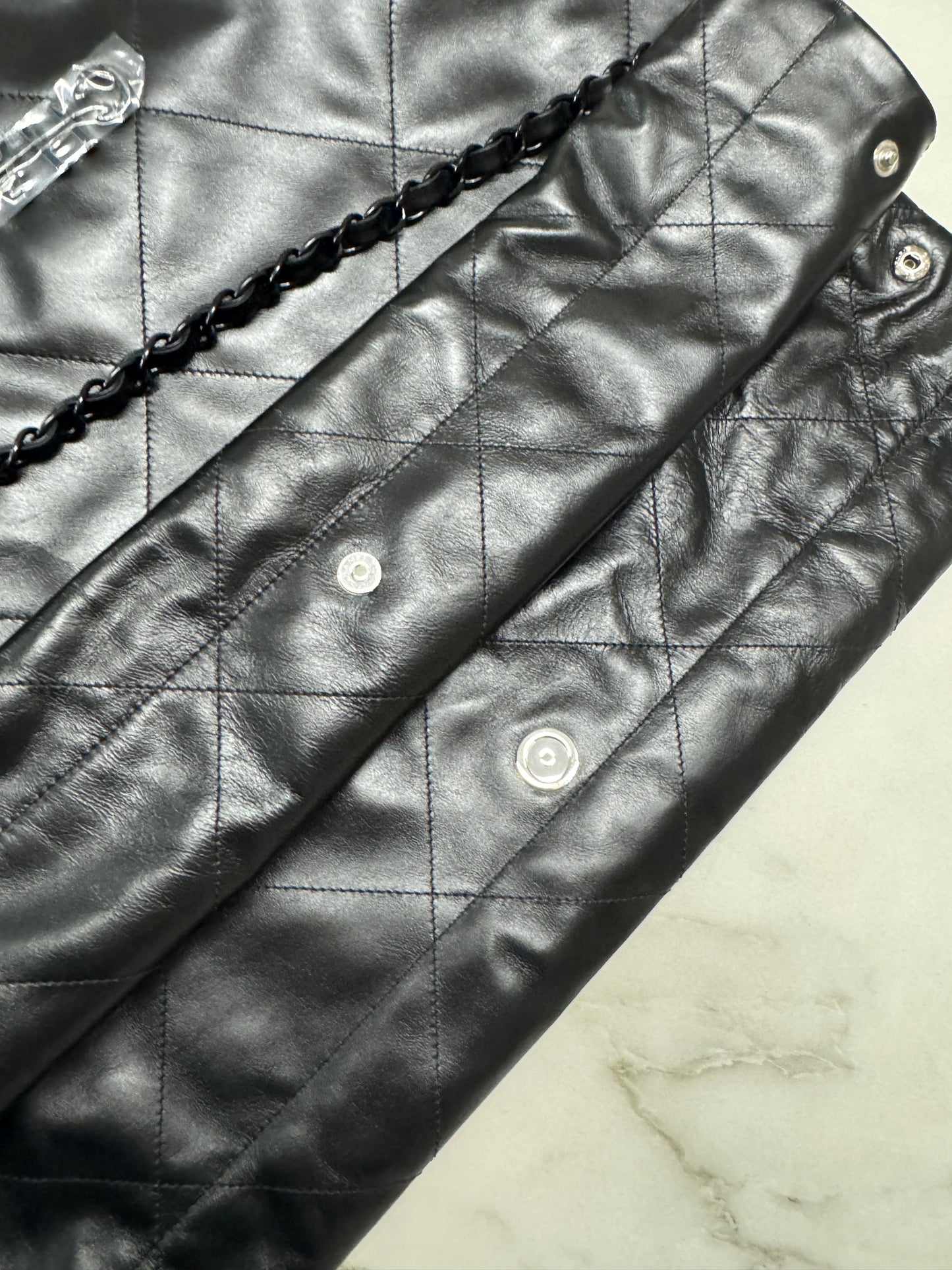 CHANEL 22 Bag Large So Black