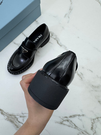 PRADA 光面皮革Loafers