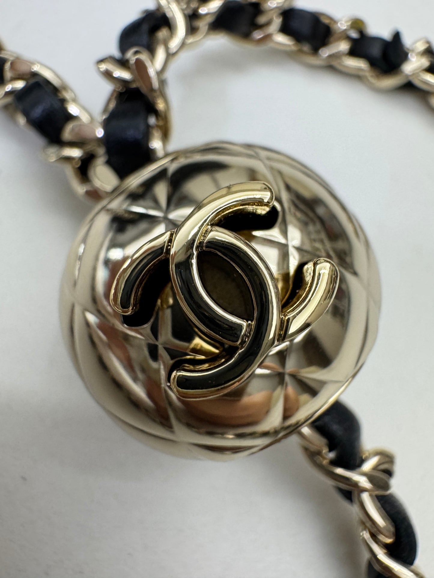 CHANEL 25K亮面淺金球 Mini CF20 Pearl Crush