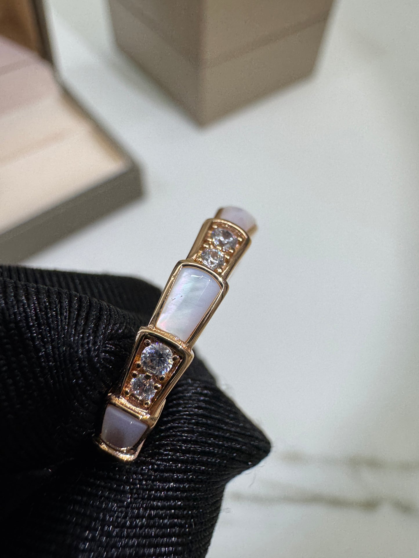 BVLGARI Serpenti 白貝母拼鑽 玫瑰金戒指