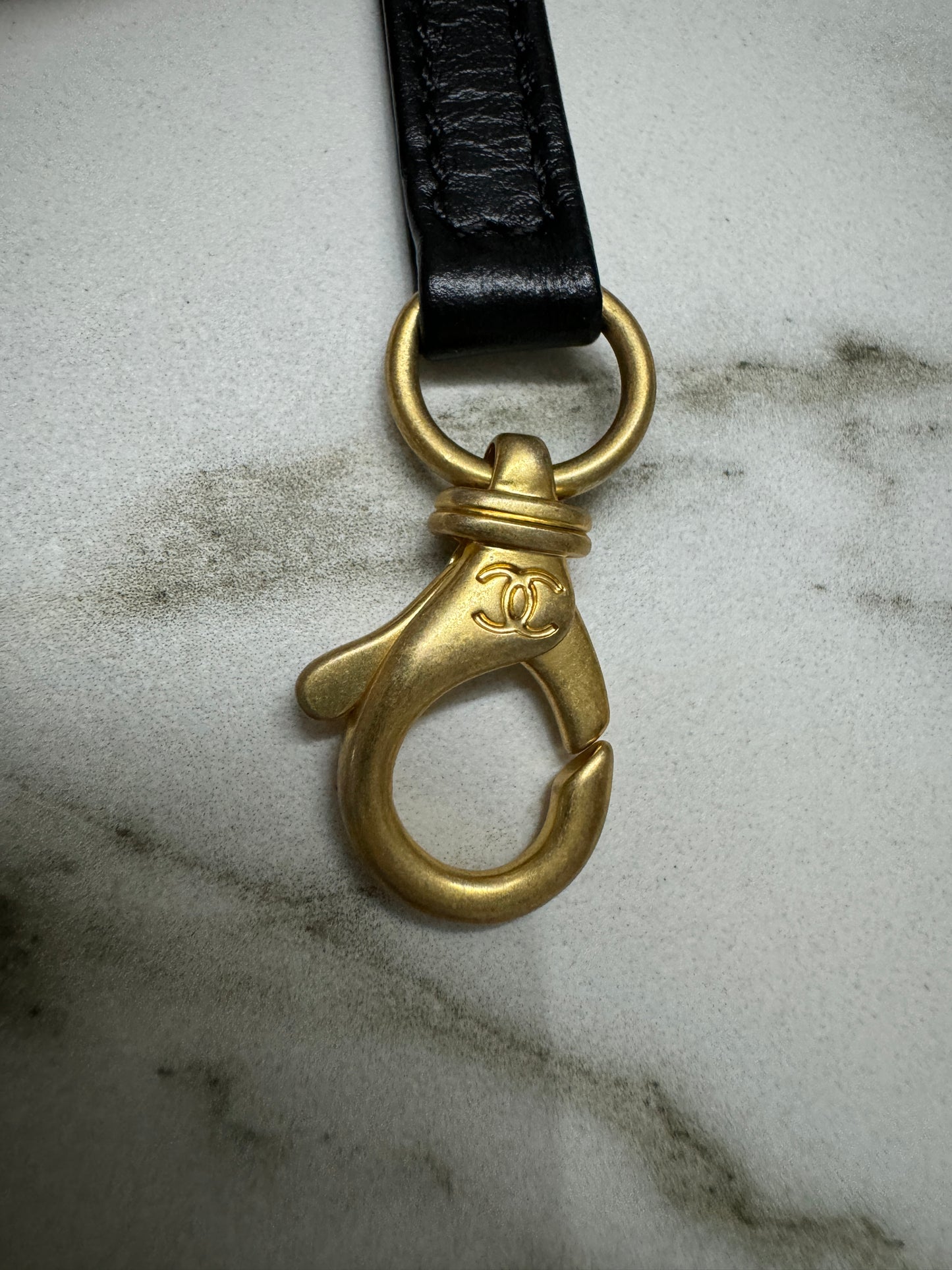 CHANEL 22 Backpack 黑金