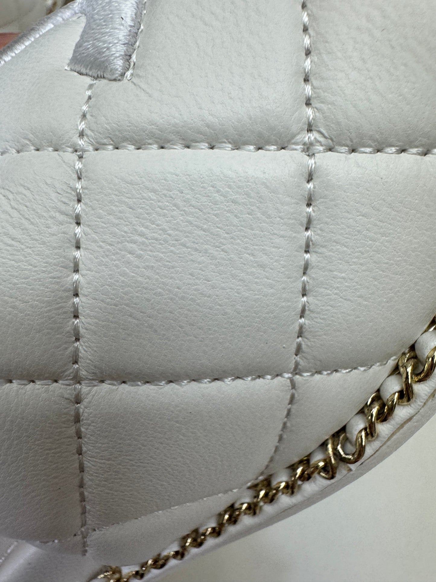 CHANEL 25P 粗跟拖鞋 白色