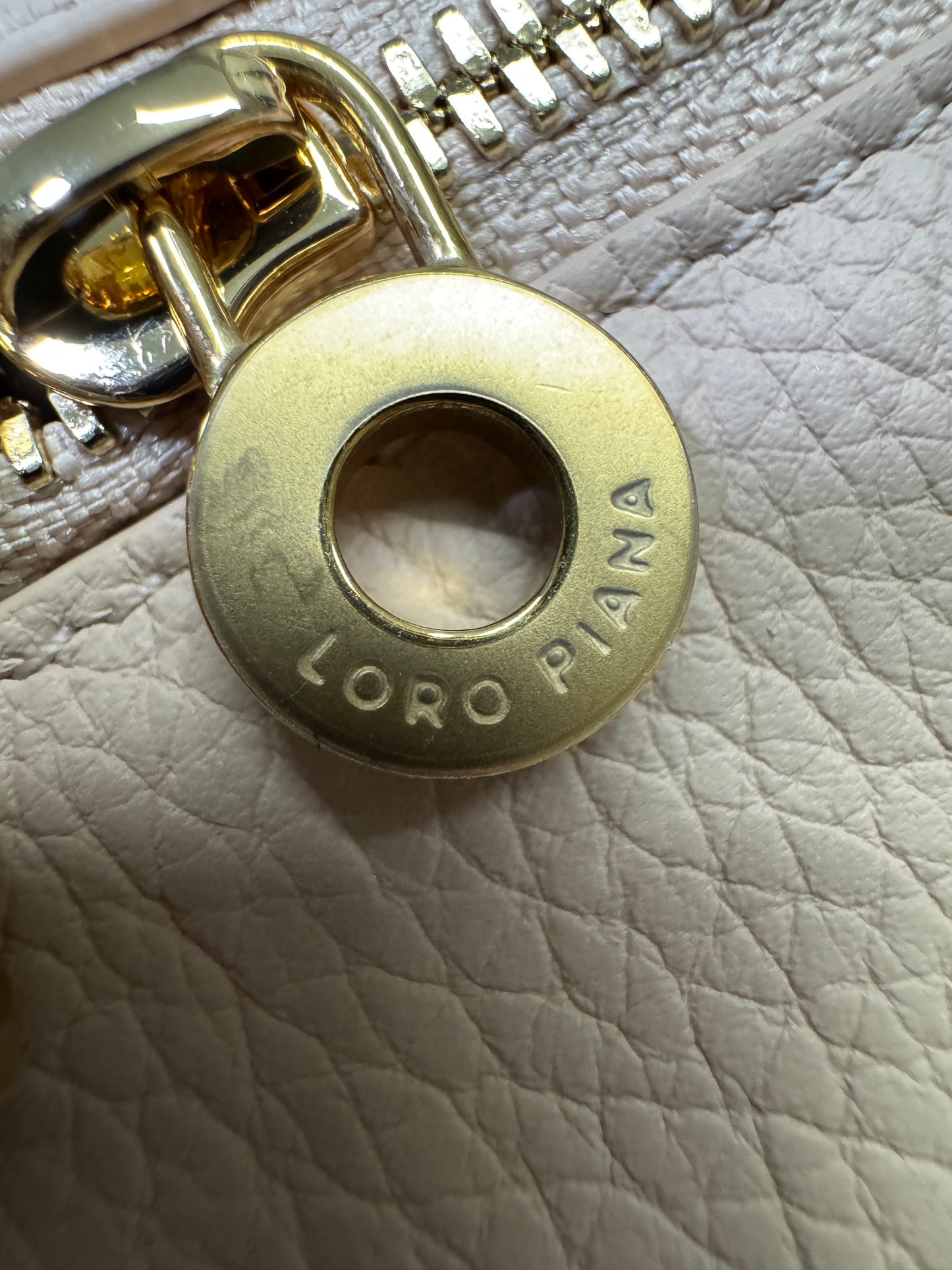 LORO PIANA Extra Pocket 19 奶油蜂蜜色 Creamed Honey