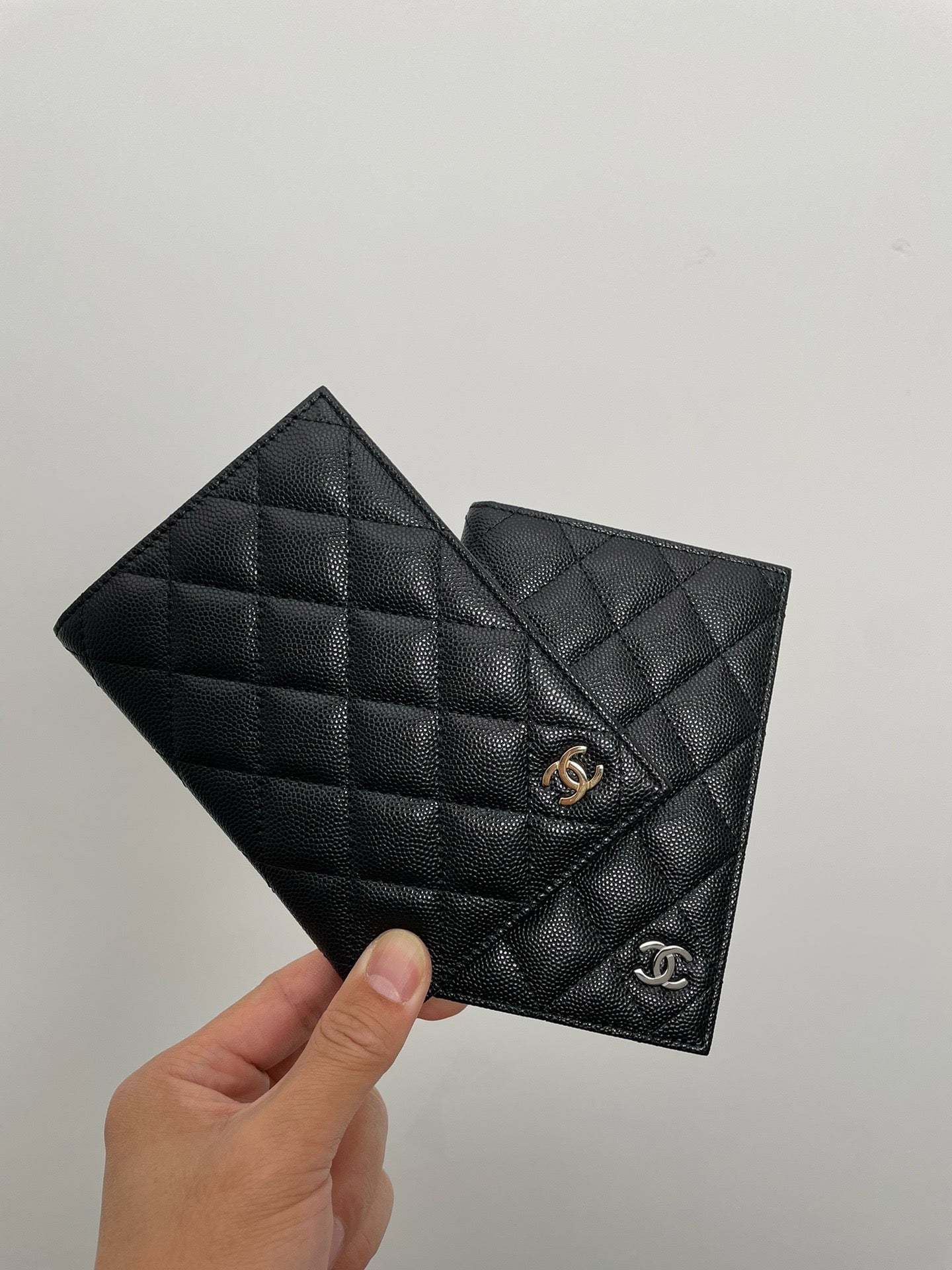 CHANEL Passport Holder 黑色牛皮 金扣/銀扣