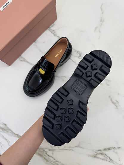 MIU MIU 金幣厚底Loafers 黑色