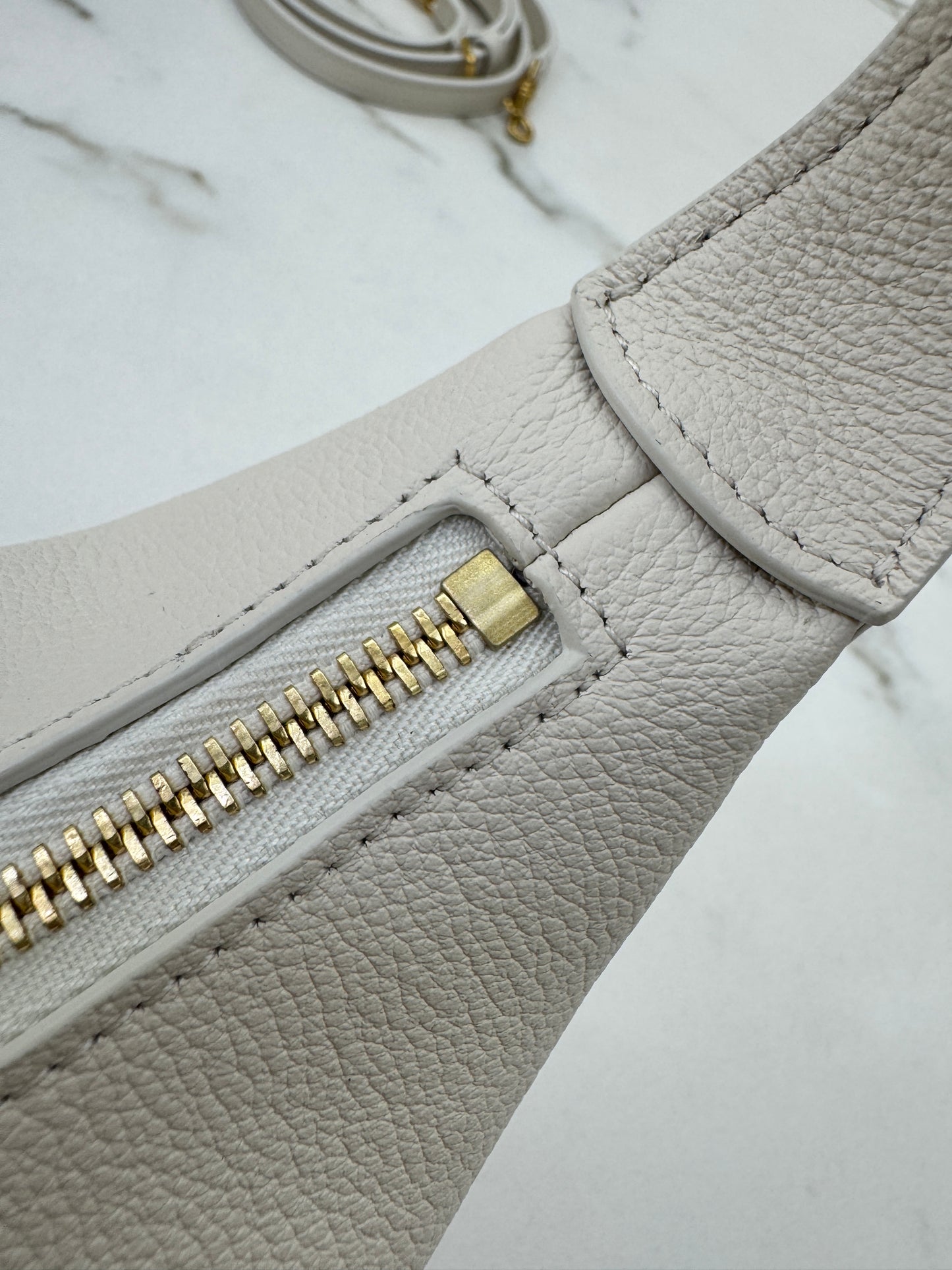 CELINE Teen Lulu 白色